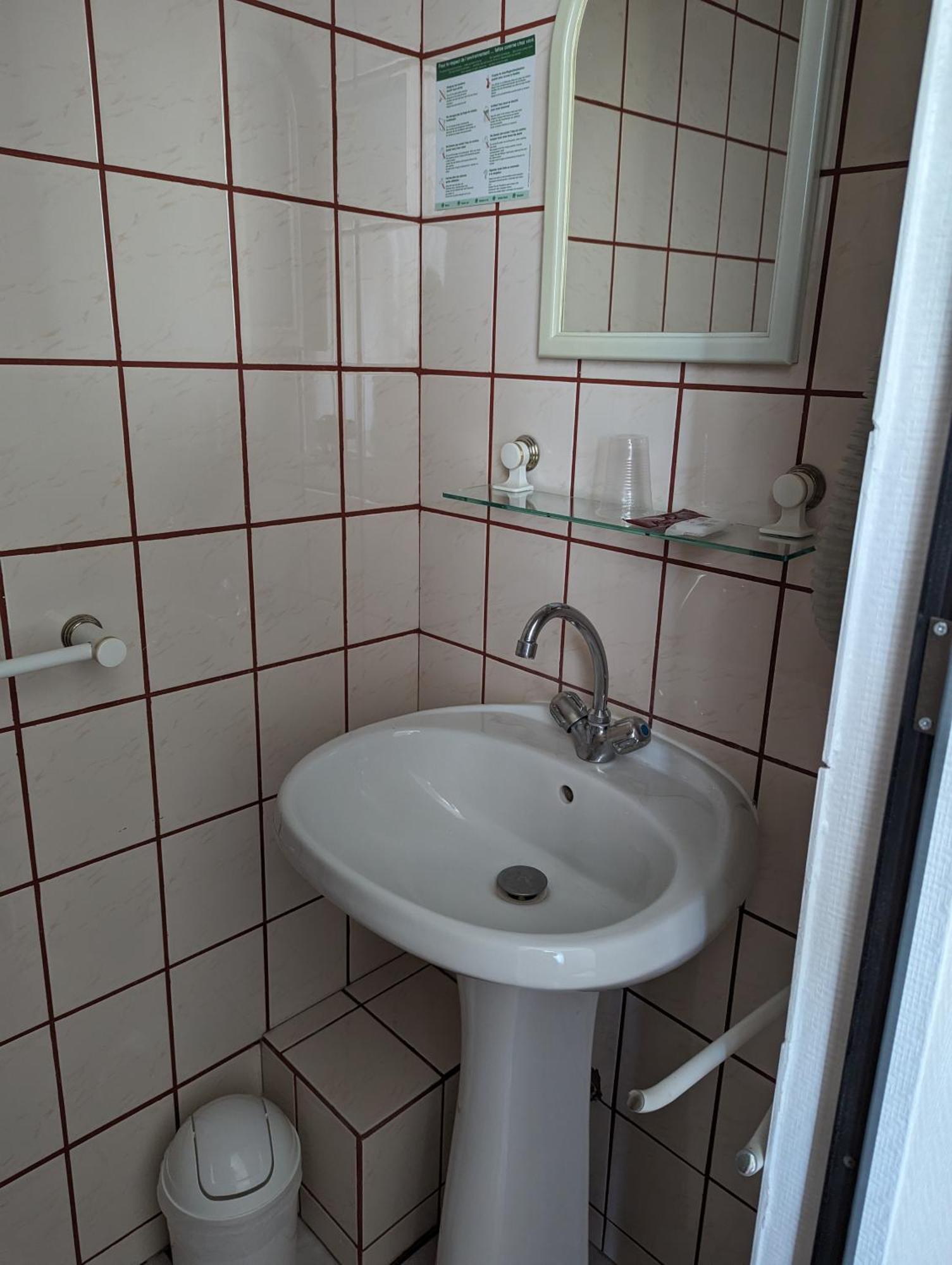 Auberge Des Pins Обена Екстериор снимка