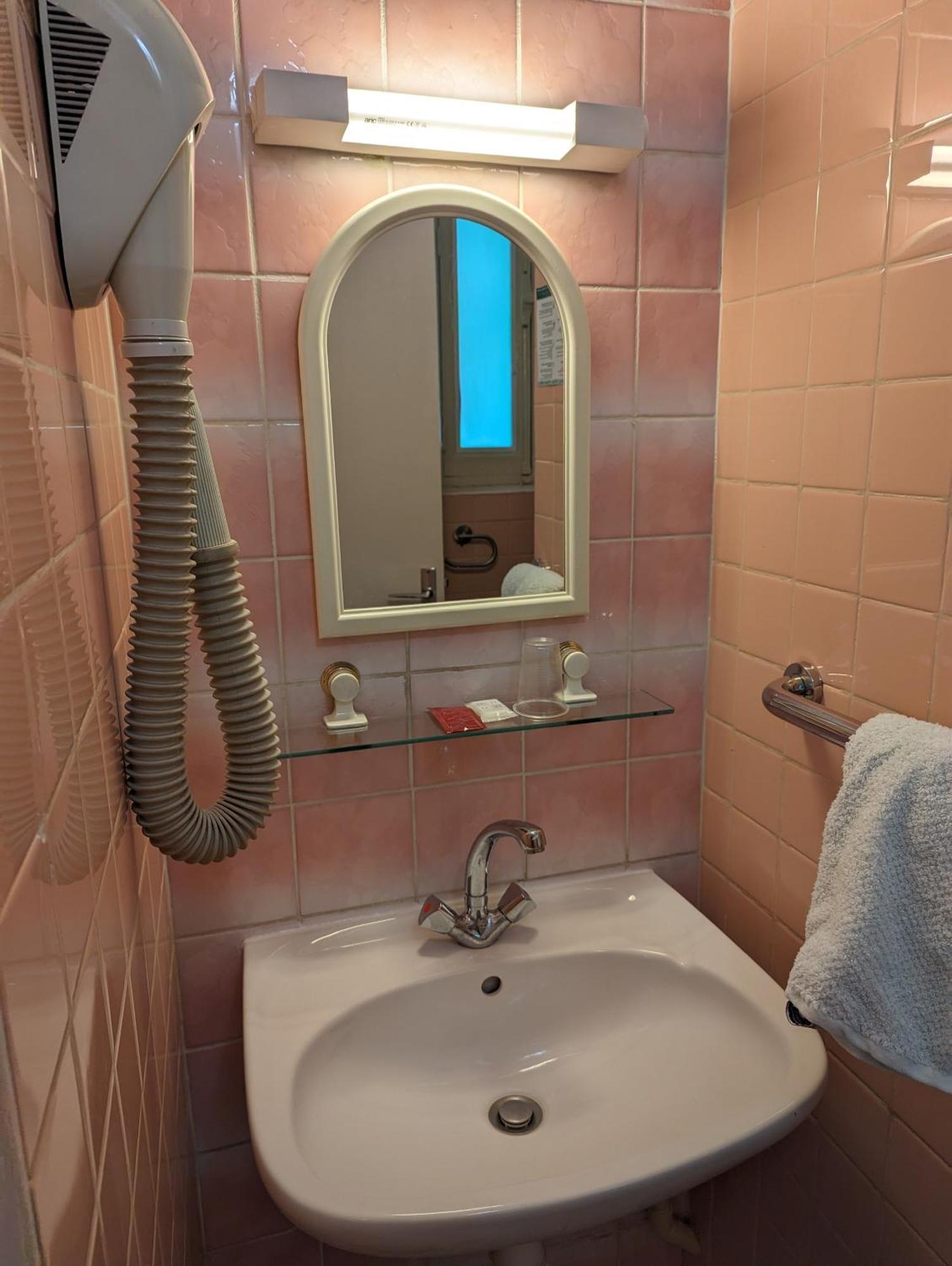 Auberge Des Pins Обена Екстериор снимка