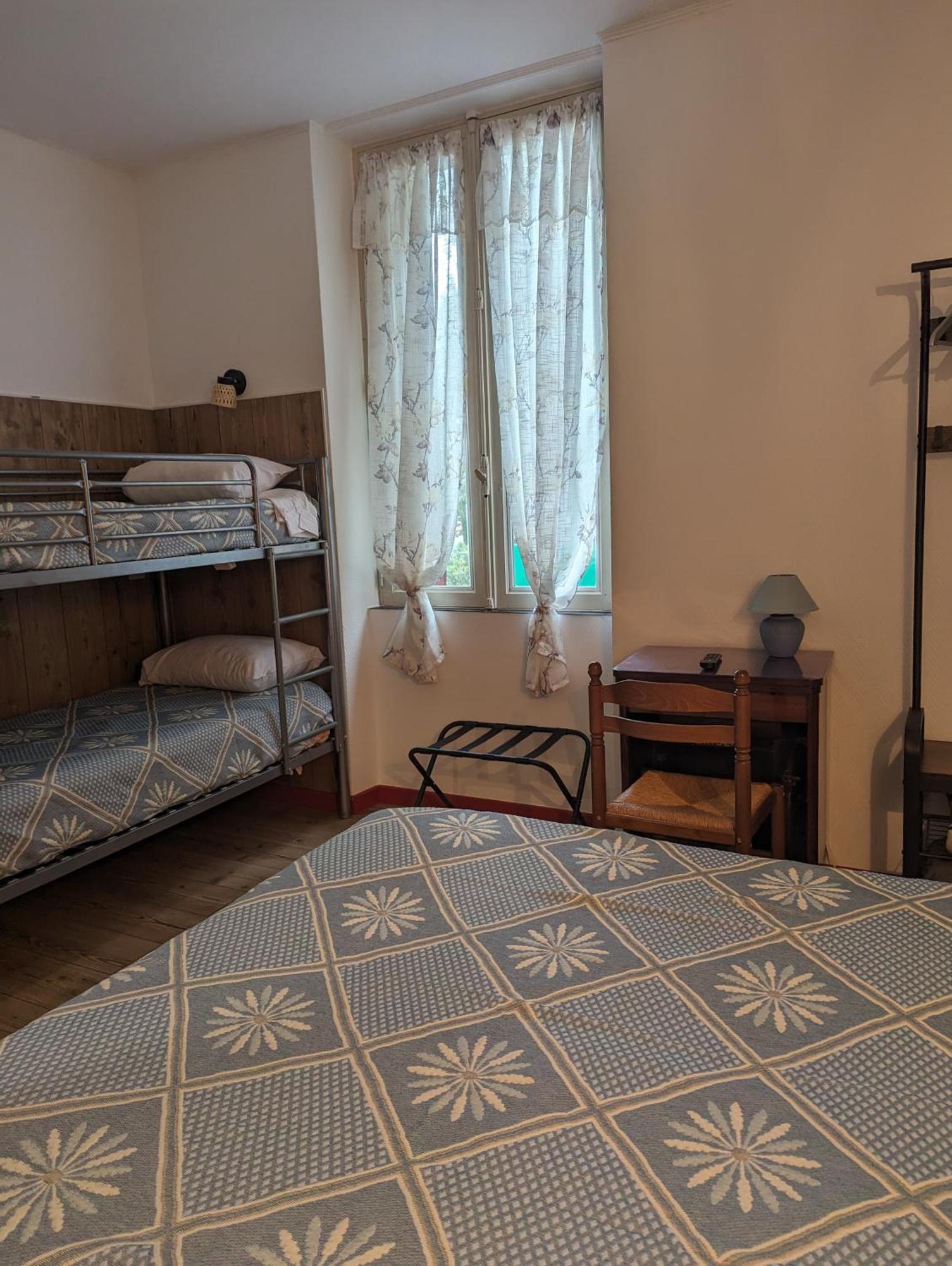 Auberge Des Pins Обена Екстериор снимка
