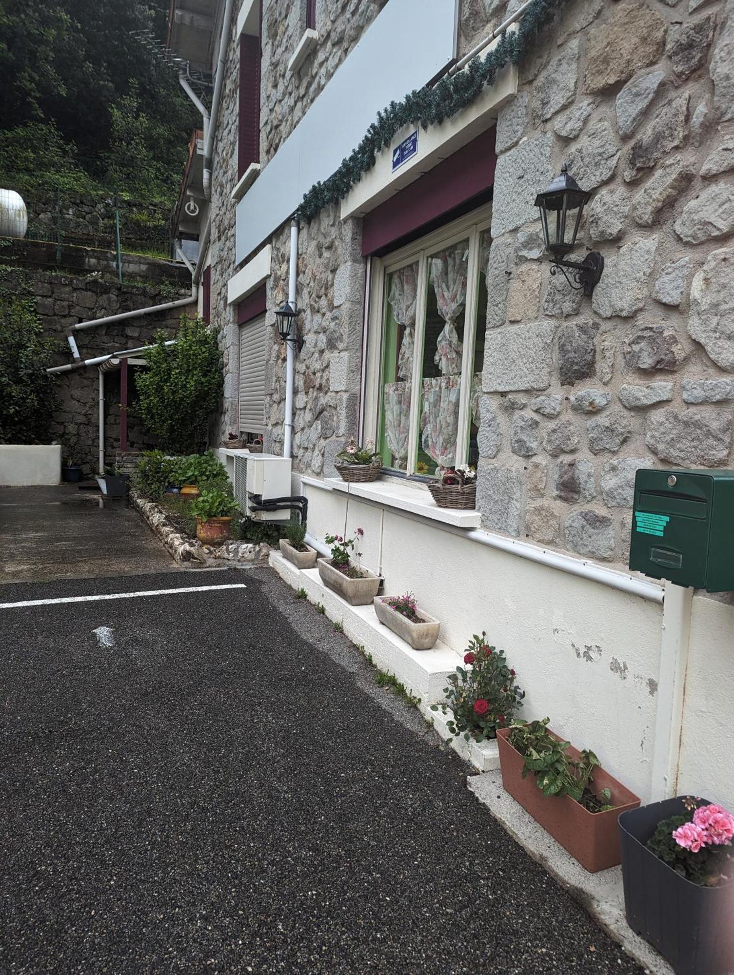 Auberge Des Pins Обена Екстериор снимка